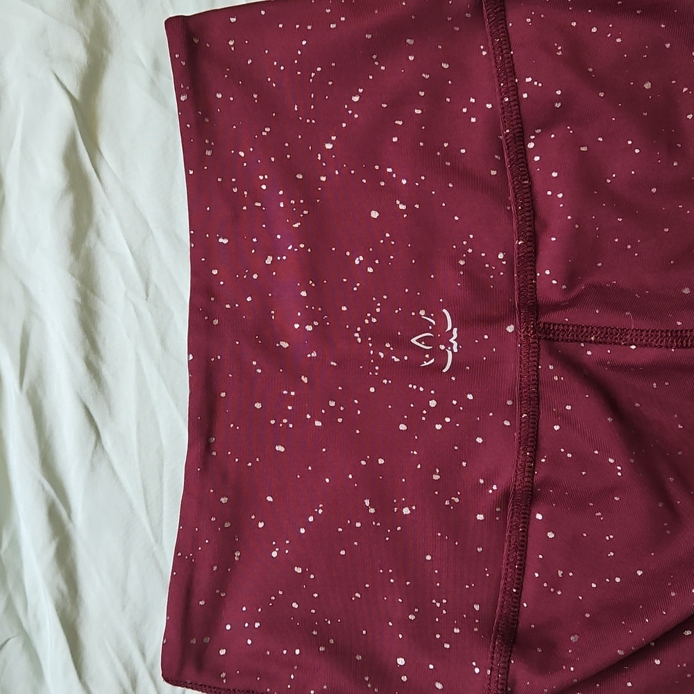 Beyond Yoga Maroon and Gold Patterned Leggings, Size S - Picture 9 of 10